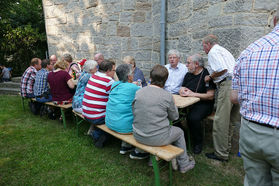 Nachfeier des Mährisch-Neustädter Wachsstockfestes an der Weingartenkapelle (Foto: Karl-Franz Thiede)